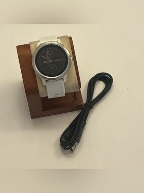 Garmin Vivoactive 3, Very Good, Tested,  White ,Charger Included Smart Watch
